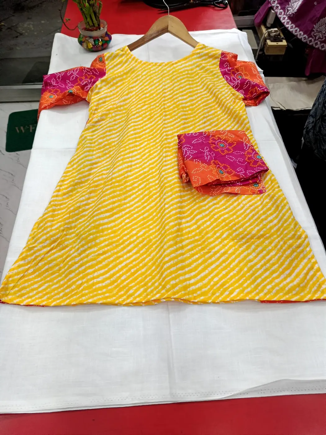 Leheriya & Bandhani Panel Kurti with Dupatta — view 4